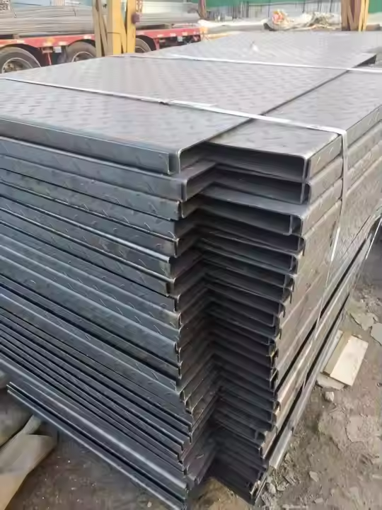 High Quality Hot Rolled Patterned Plate Anti-Slip Patterned Steel Plate Beautiful Appearance Strong Bearing Capacity ASTM Standard Hot-Rolled Cut Weld 5 12 3