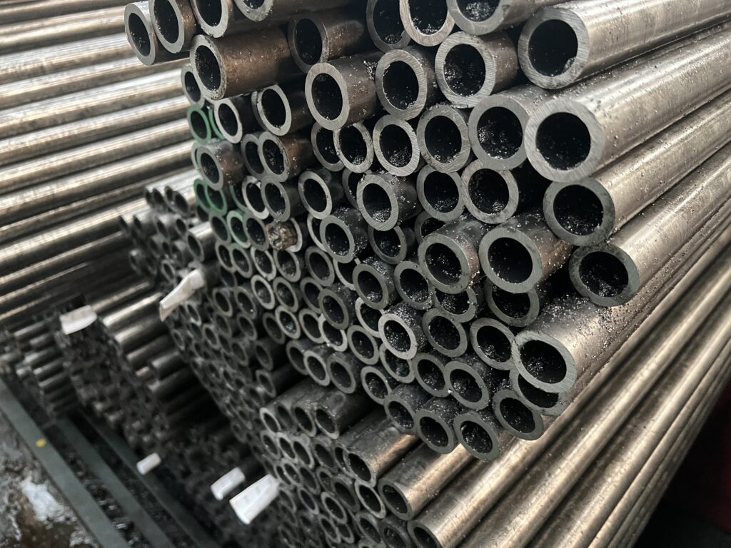 High Quality S235JRH Ss400 S235jr En10305-3 E235 Precision Carbon Steel Pipe Seamless Precision Pipe 2 2024 01 03 16 49 IMG 4106
