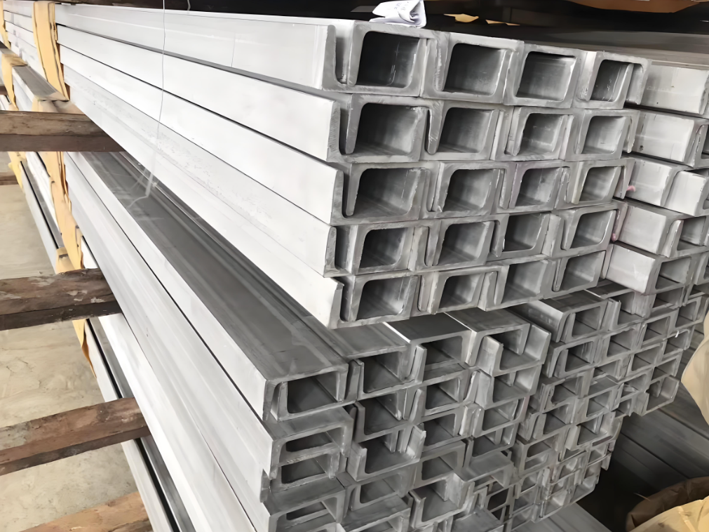 High-Quality ASTM Standard Channel steel from Professional Supplier - Custom Specifications Available for Machinery Manufacturing / Heavy Equipment / Crane Frames 2 b941b8128b941b1de8914a742888d9f 1